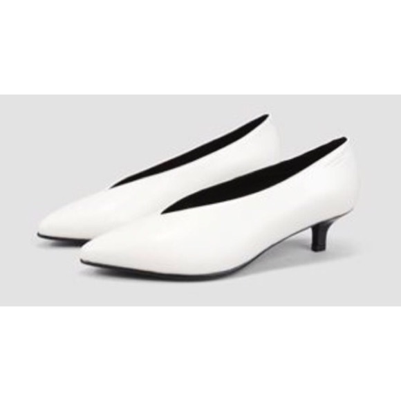 vagabond kitten heel